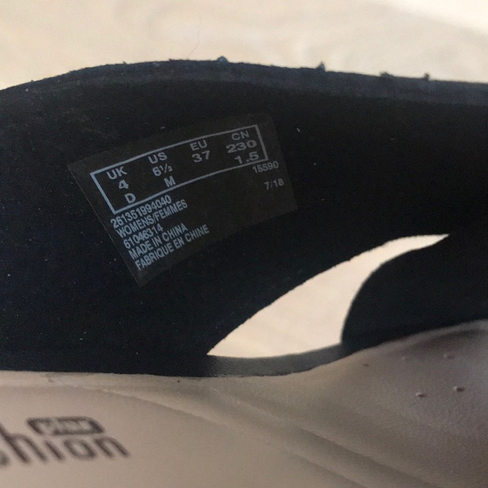 Clarks Size 6.5 - Picture 6 of 6